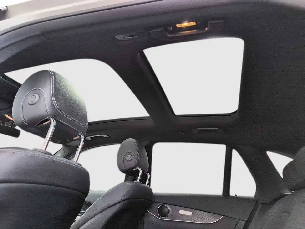 Mercedes-Benz GLC снимка Mercedes-Benz GLC