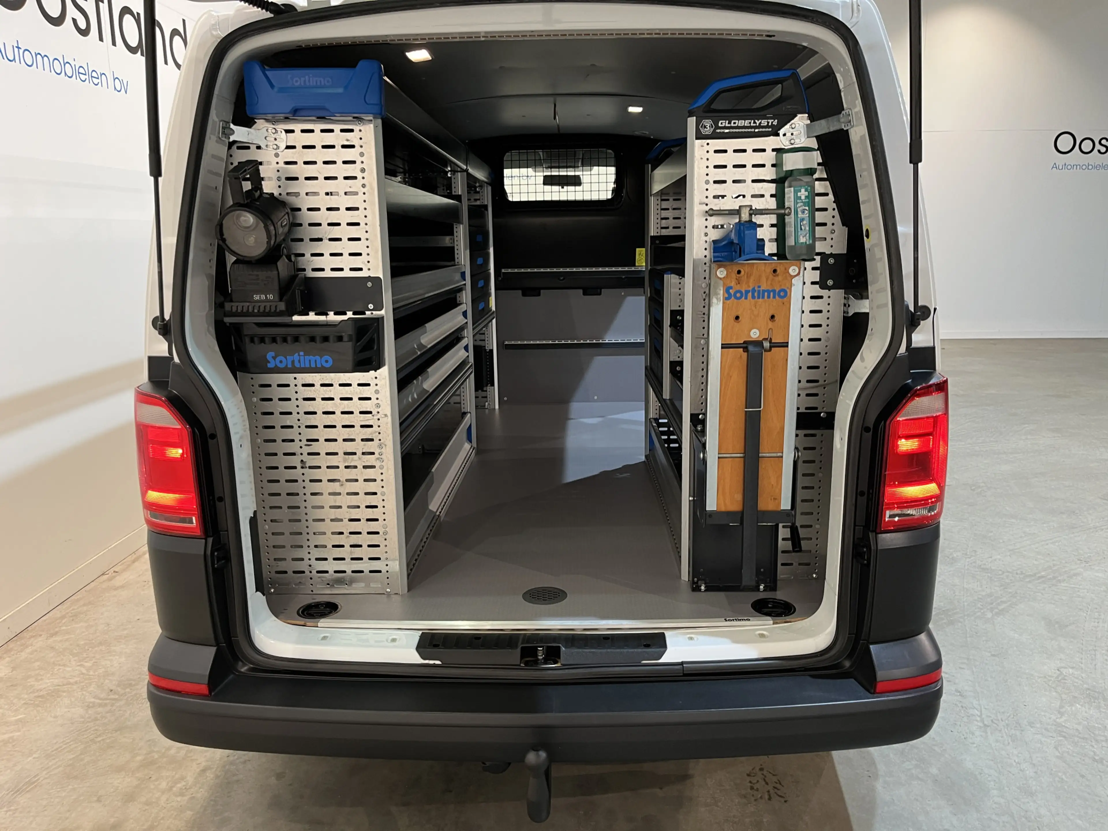 Volkswagen T6.1 Transporter 2.0 TDI L2H1 30 4Motion 150 PK / Servicebus / Sort — photo 4