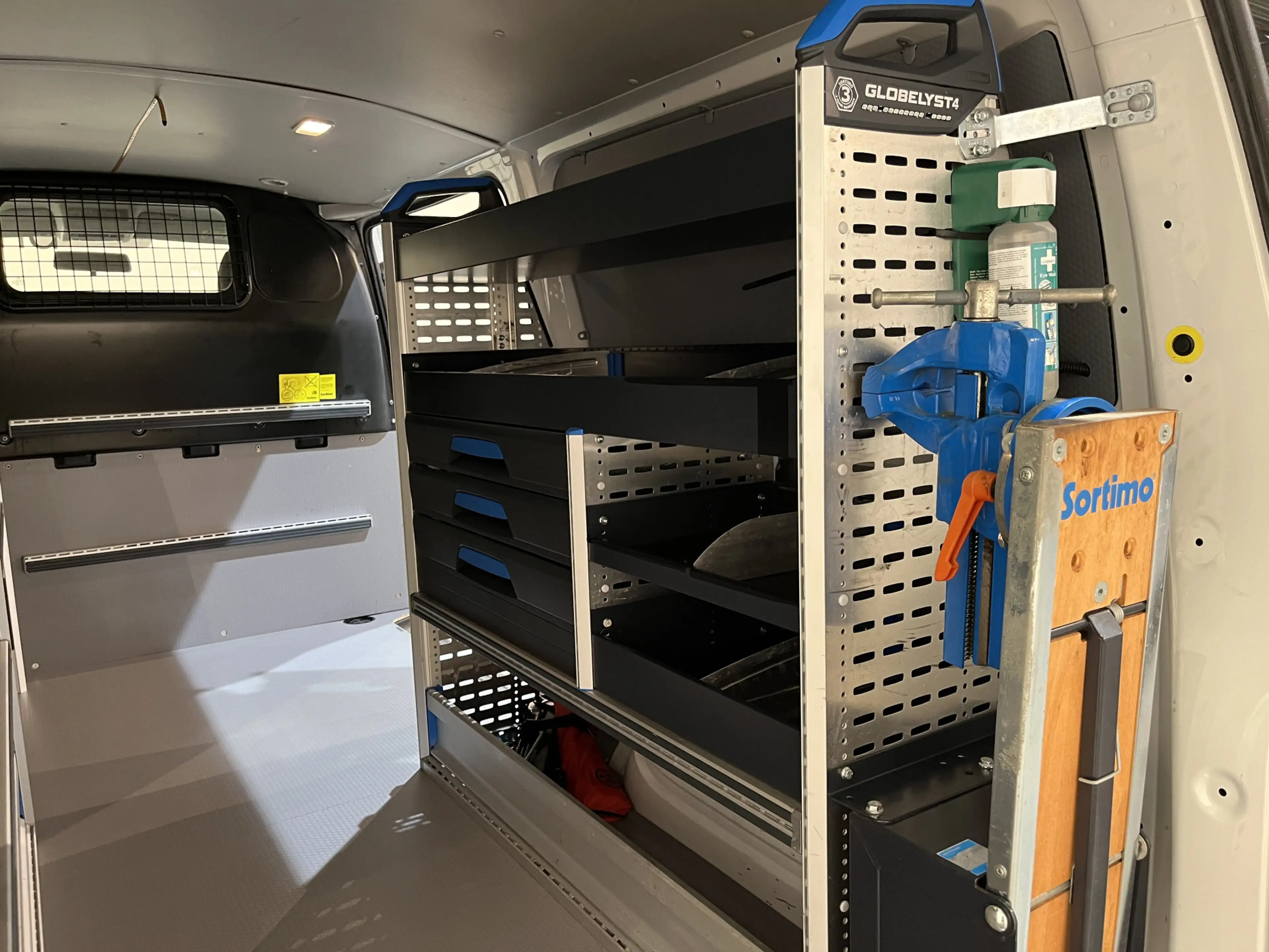 Volkswagen T6.1 Transporter 2.0 TDI L2H1 30 4Motion 150 PK / Servicebus / Sort — photo 12
