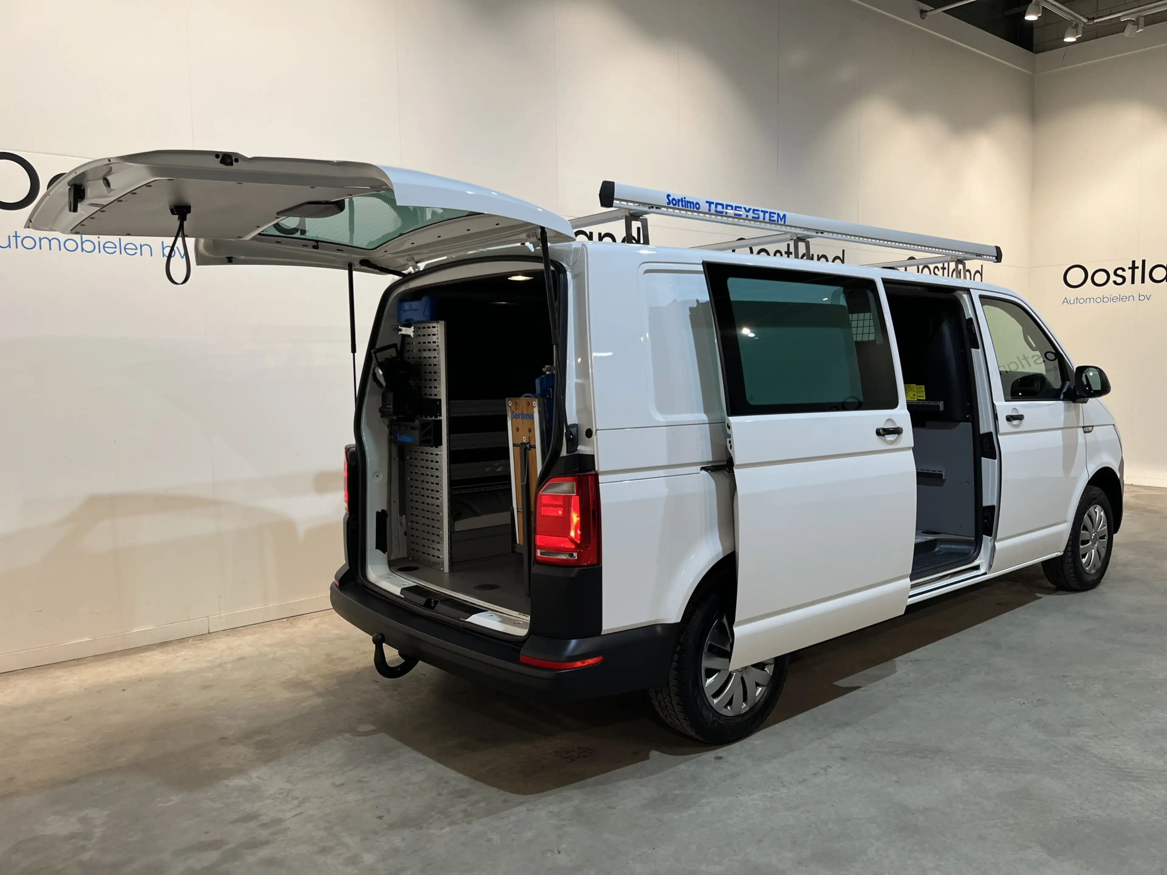 Volkswagen T6.1 Transporter 2.0 TDI L2H1 30 4Motion 150 PK / Servicebus / Sort — photo 2