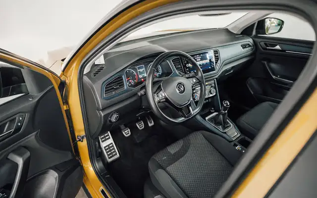 Volkswagen T-Roc view 13