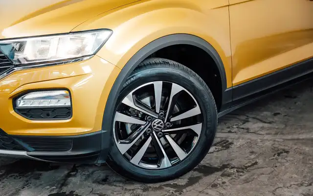 Volkswagen T-Roc view 6