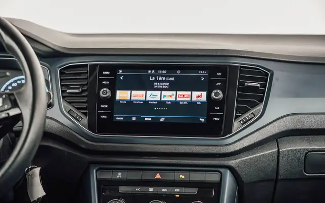 Volkswagen T-Roc view 17