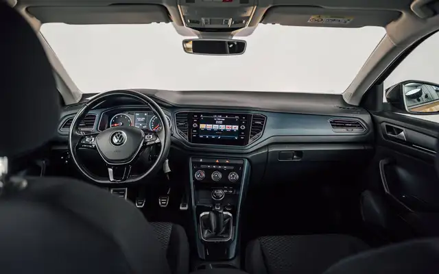 Volkswagen T-Roc view 15