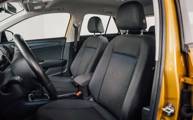 Volkswagen T-Roc view 9