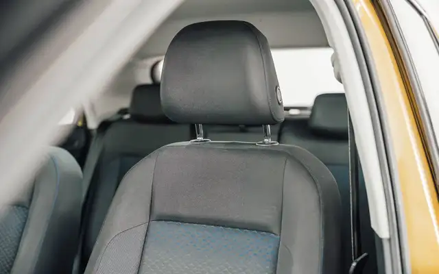Volkswagen T-Roc view 10