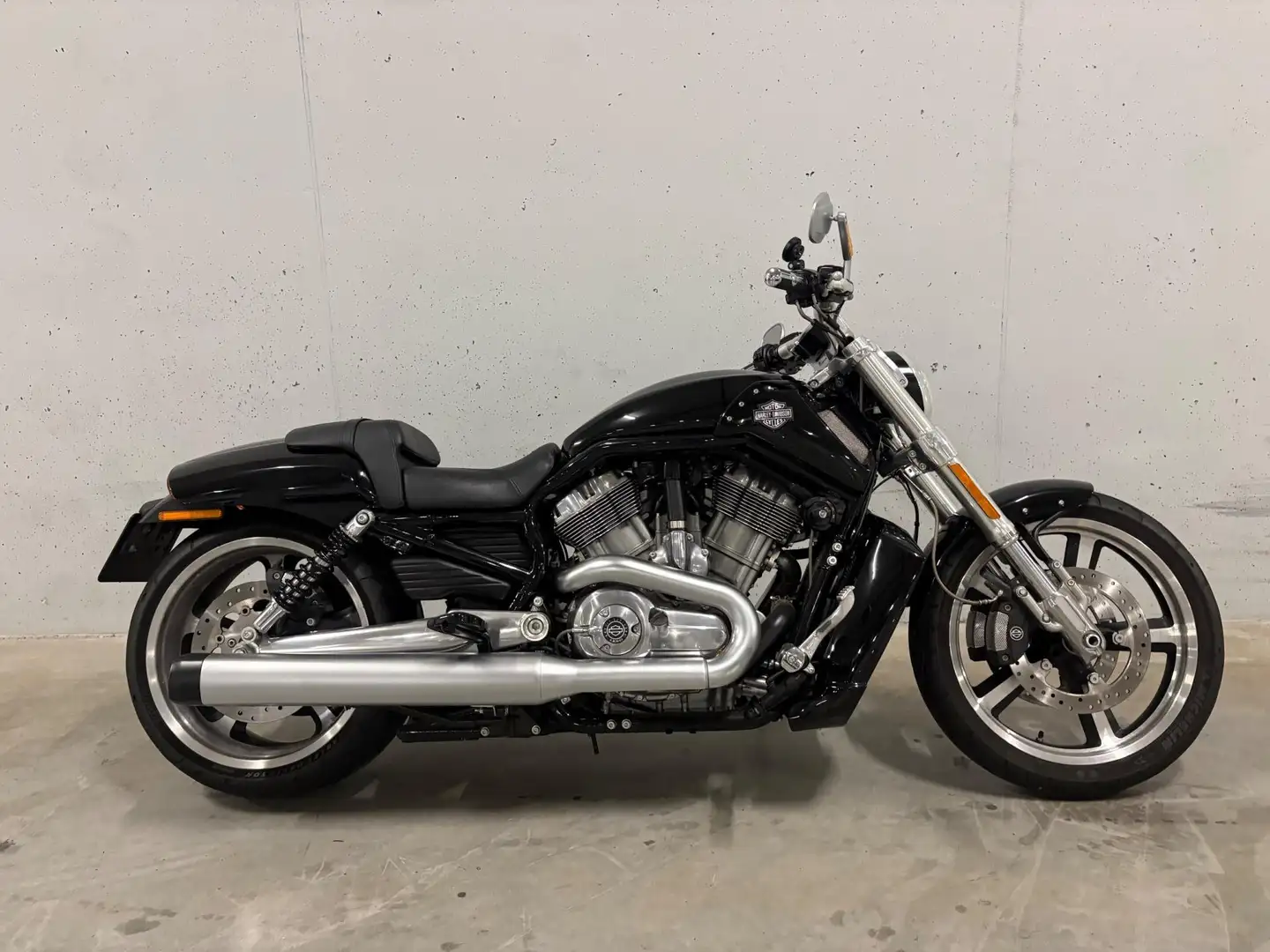 Harley-Davidson V-Rod VRSCF Muscle 1e eigenaar NL - 1