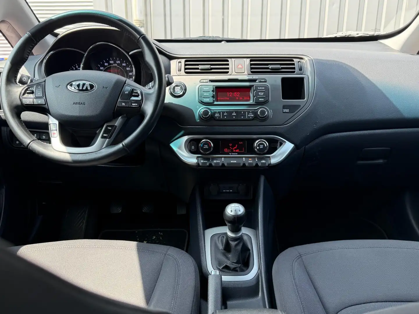 Kia Rio 1.2 CVVT ExecutiveLine Airco,CruiseControle,Keyles Wit - 2