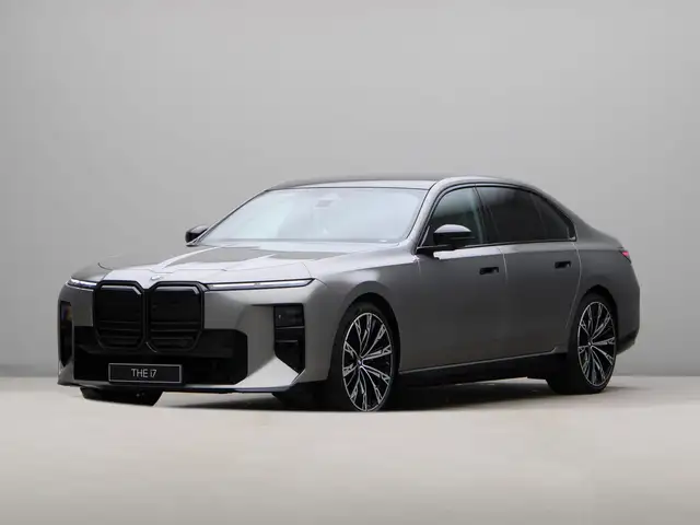 BMW i7
