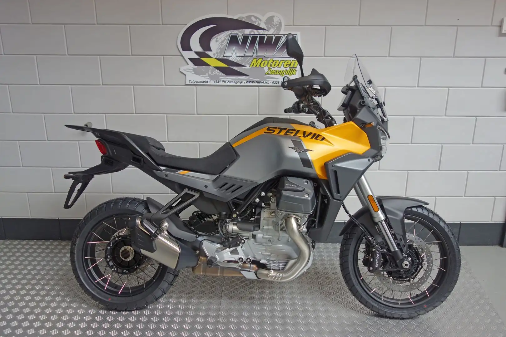Moto Guzzi Stelvio Žlutá - 1
