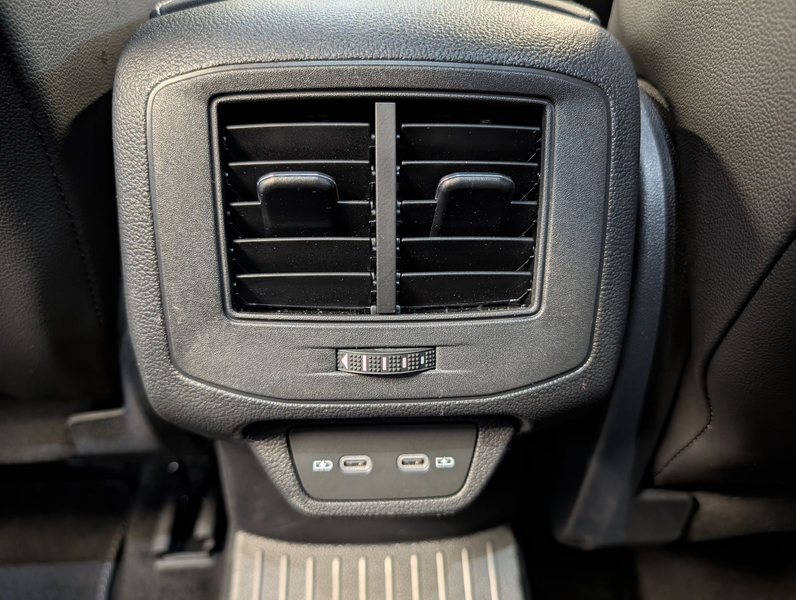 Volkswagen T-Roc 1.5 TSI DSG R-Line LED ACC RFK SHZ IQ DRIVE APP — photo 12