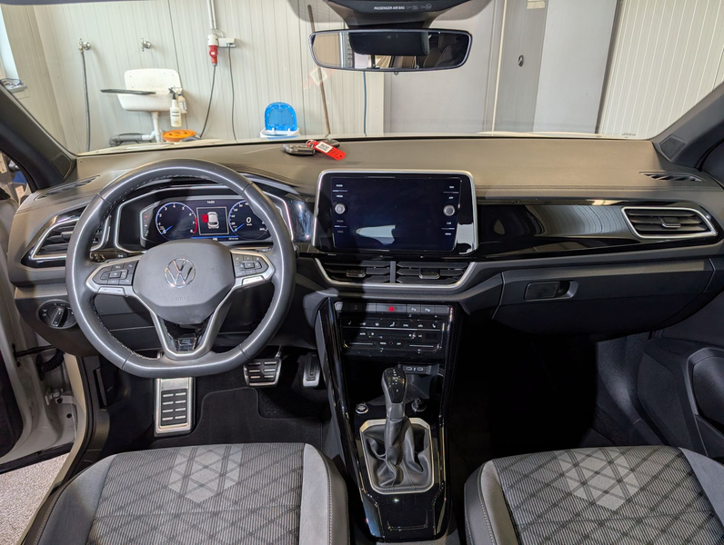 Volkswagen T-Roc 1.5 TSI DSG R-Line LED ACC RFK SHZ IQ DRIVE APP — photo 14