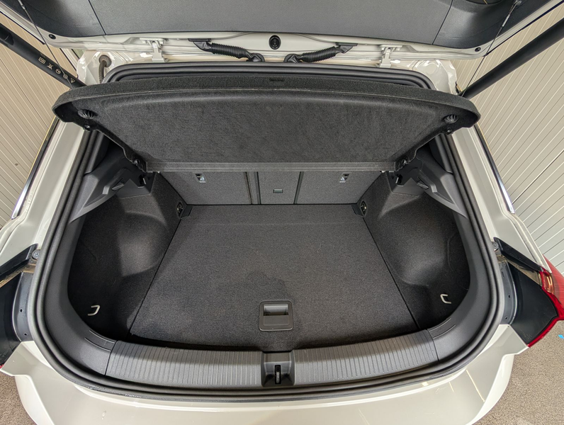 Volkswagen T-Roc 1.5 TSI DSG R-Line LED ACC RFK SHZ IQ DRIVE APP — photo 15