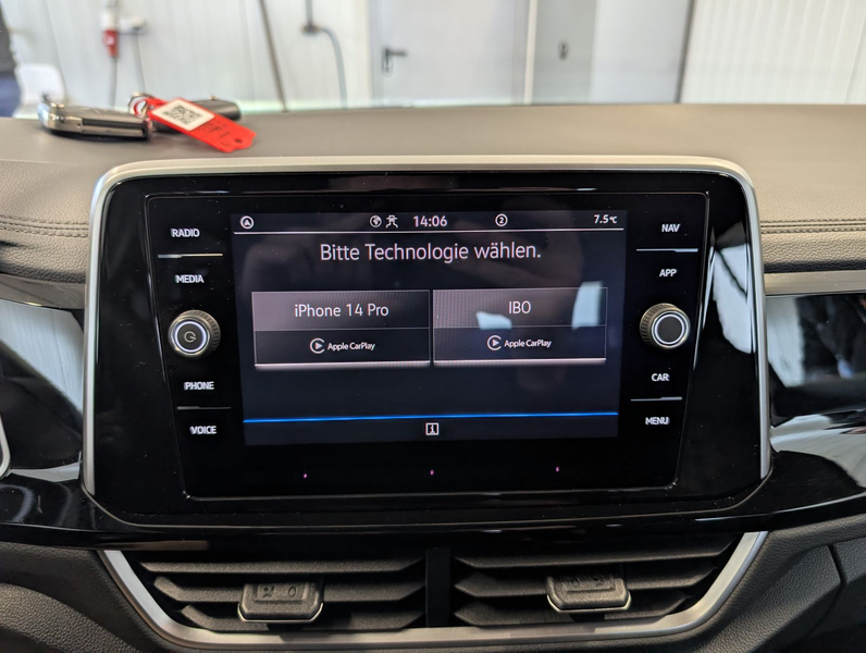 Volkswagen T-Roc 1.5 TSI DSG R-Line LED ACC RFK SHZ IQ DRIVE APP — photo 20