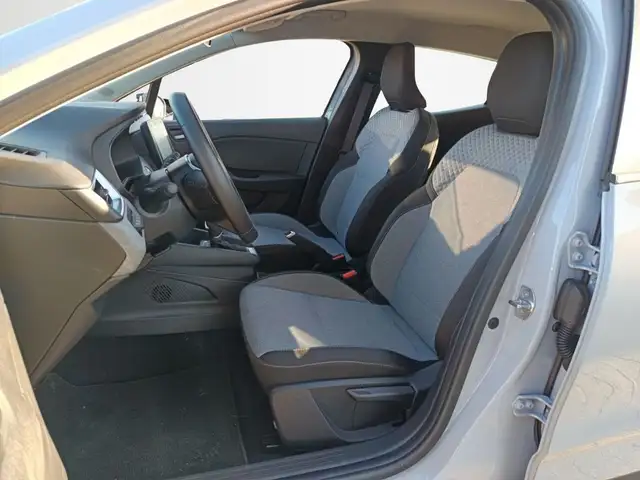 Renault Clio view 9