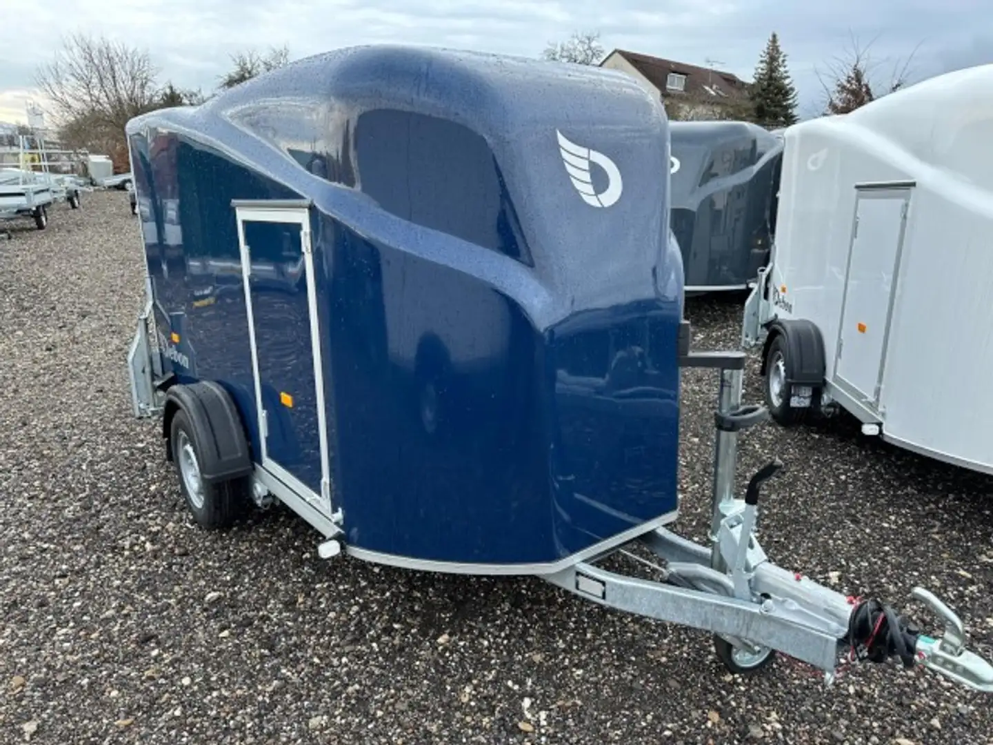 Cheval Liberte Debon Fourgon Cargo 2 Poly + Türe blau 1300 kg, 1 Bleu - 1