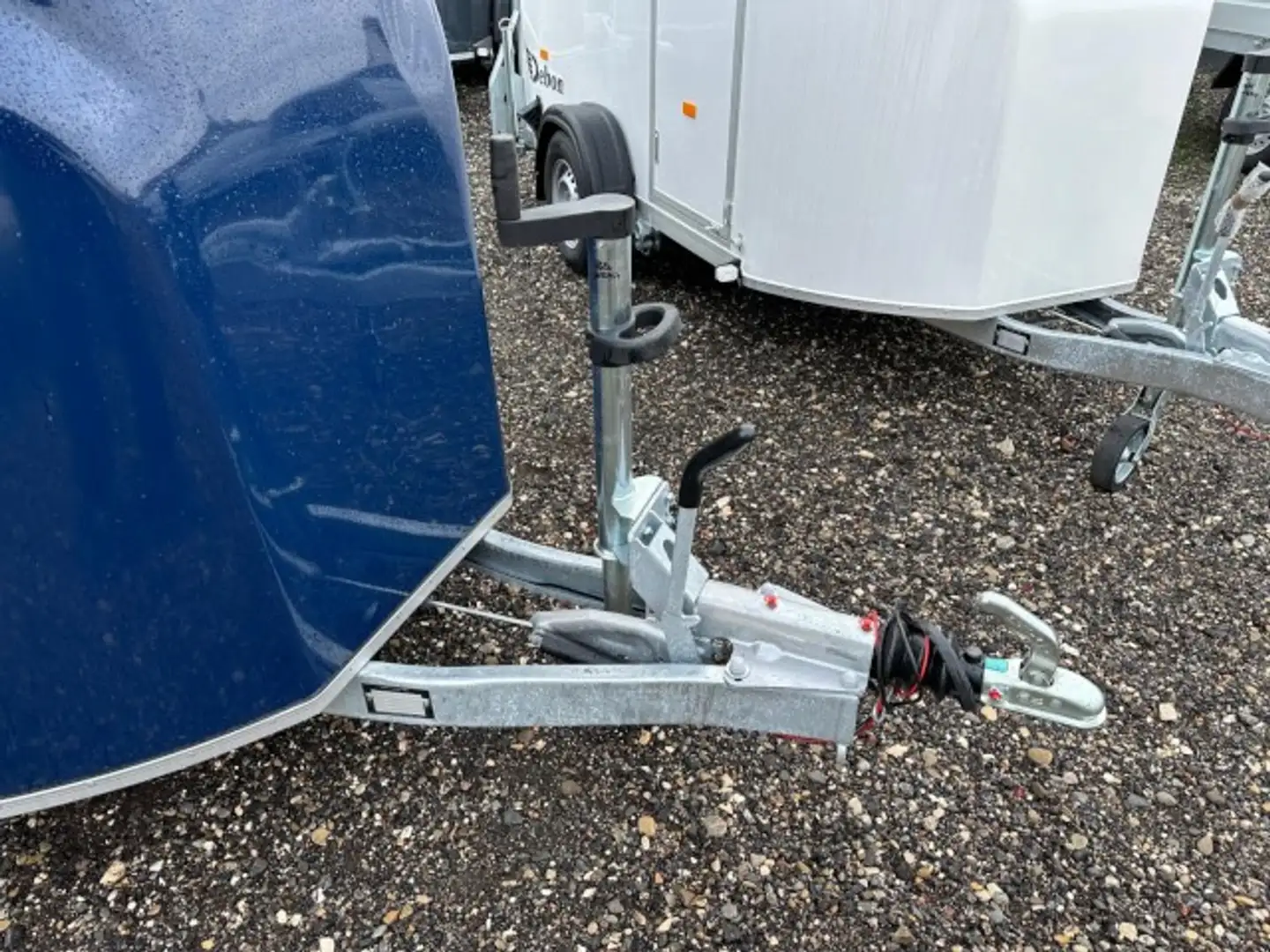 Cheval Liberte Debon Fourgon Cargo 2 Poly + Türe blau 1300 kg, 1 Bleu - 2