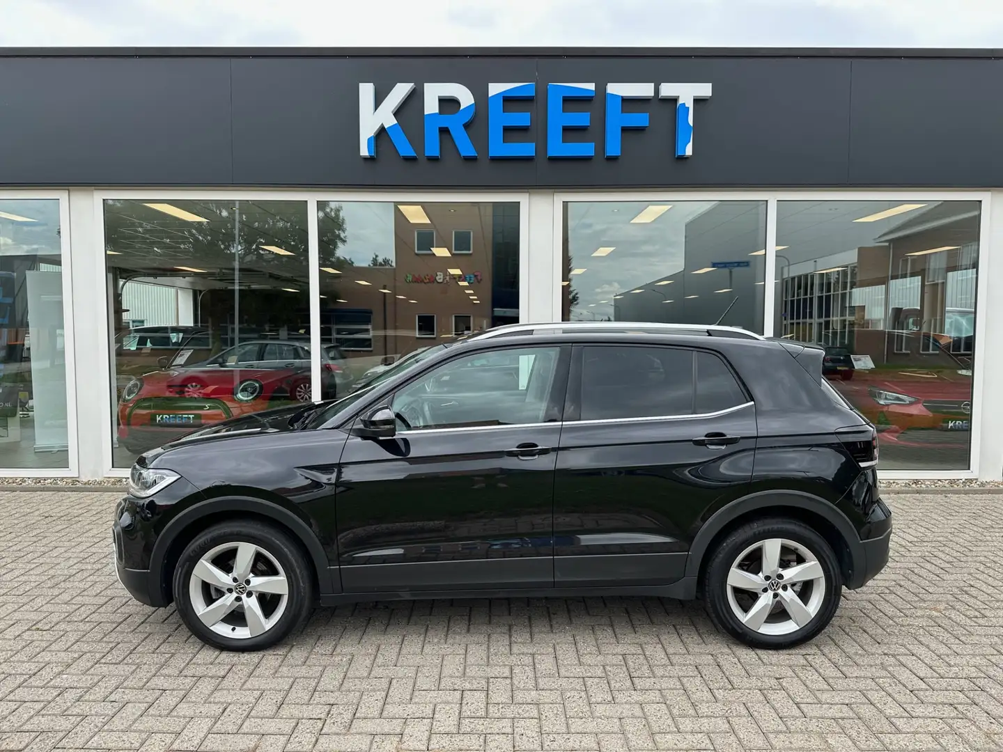 Volkswagen T-Cross 1.5 TSI December 2023 Zwart - 2