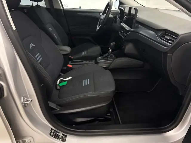 Ford Focus view 8