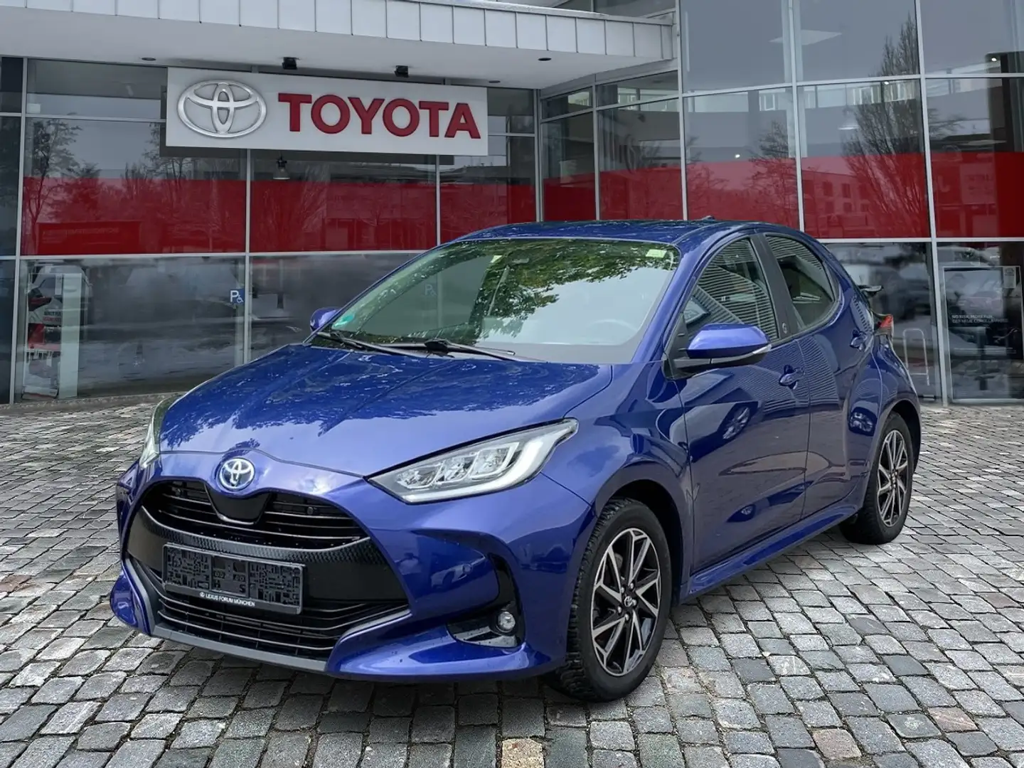 Toyota Yaris Hybrid 1.5 Tokyo Pop-Out *Sondermodell* Blauw - 2
