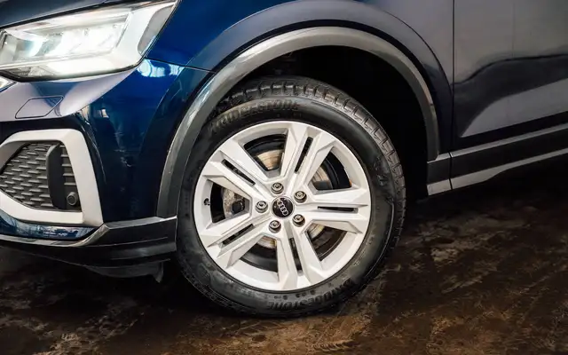 Audi Q2 view 6