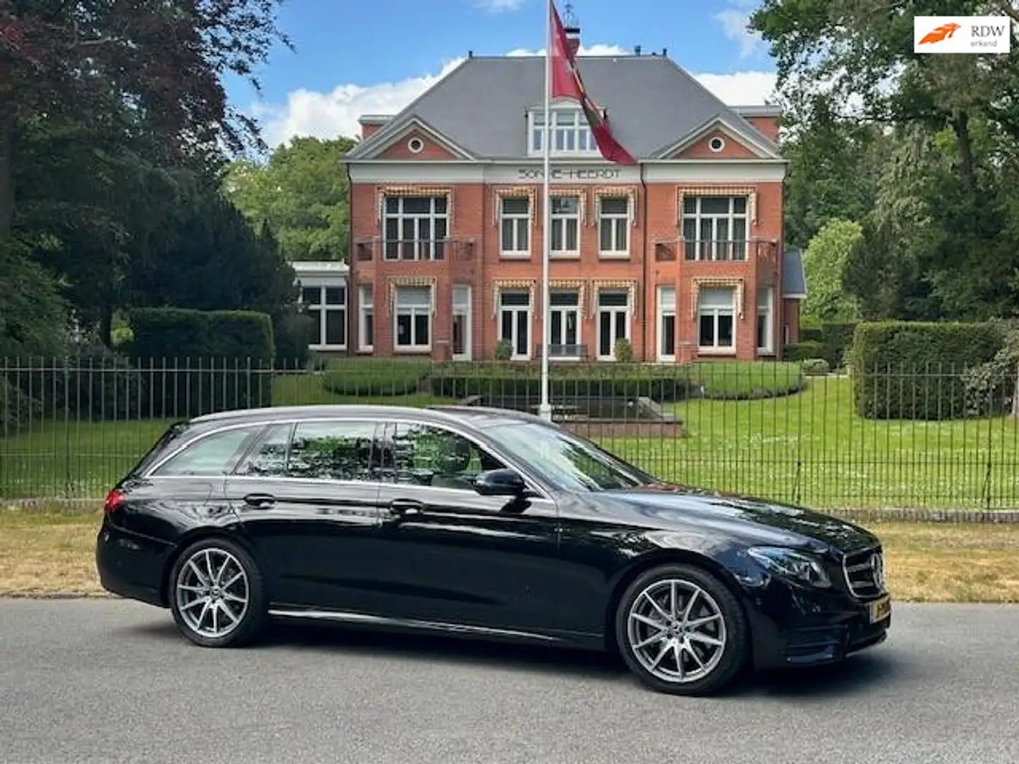 Mercedes-Benz E 200 Estate Business Solution Sport Zwart - 1
