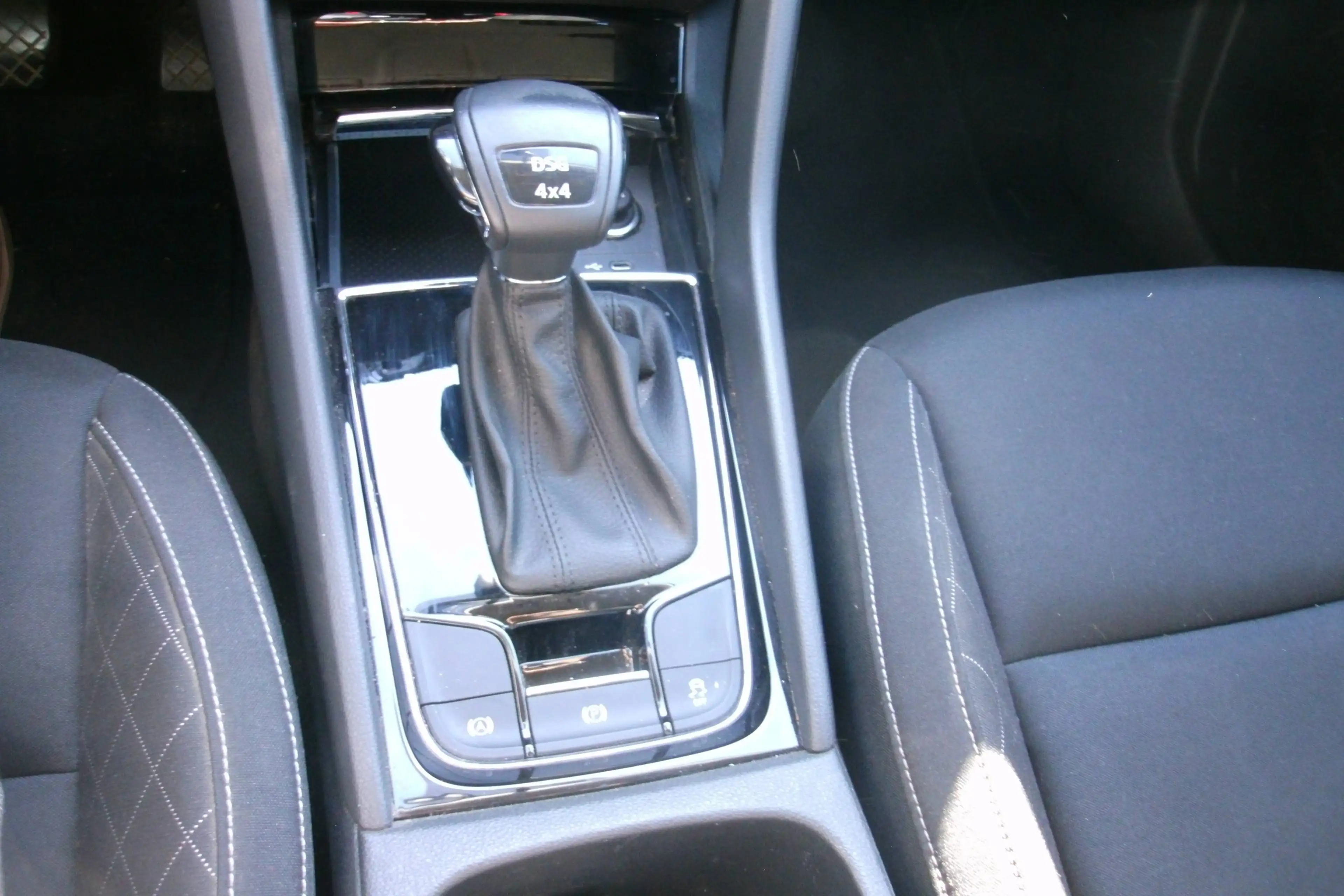 Skoda Karoq Ambition 4x4 — photo 5