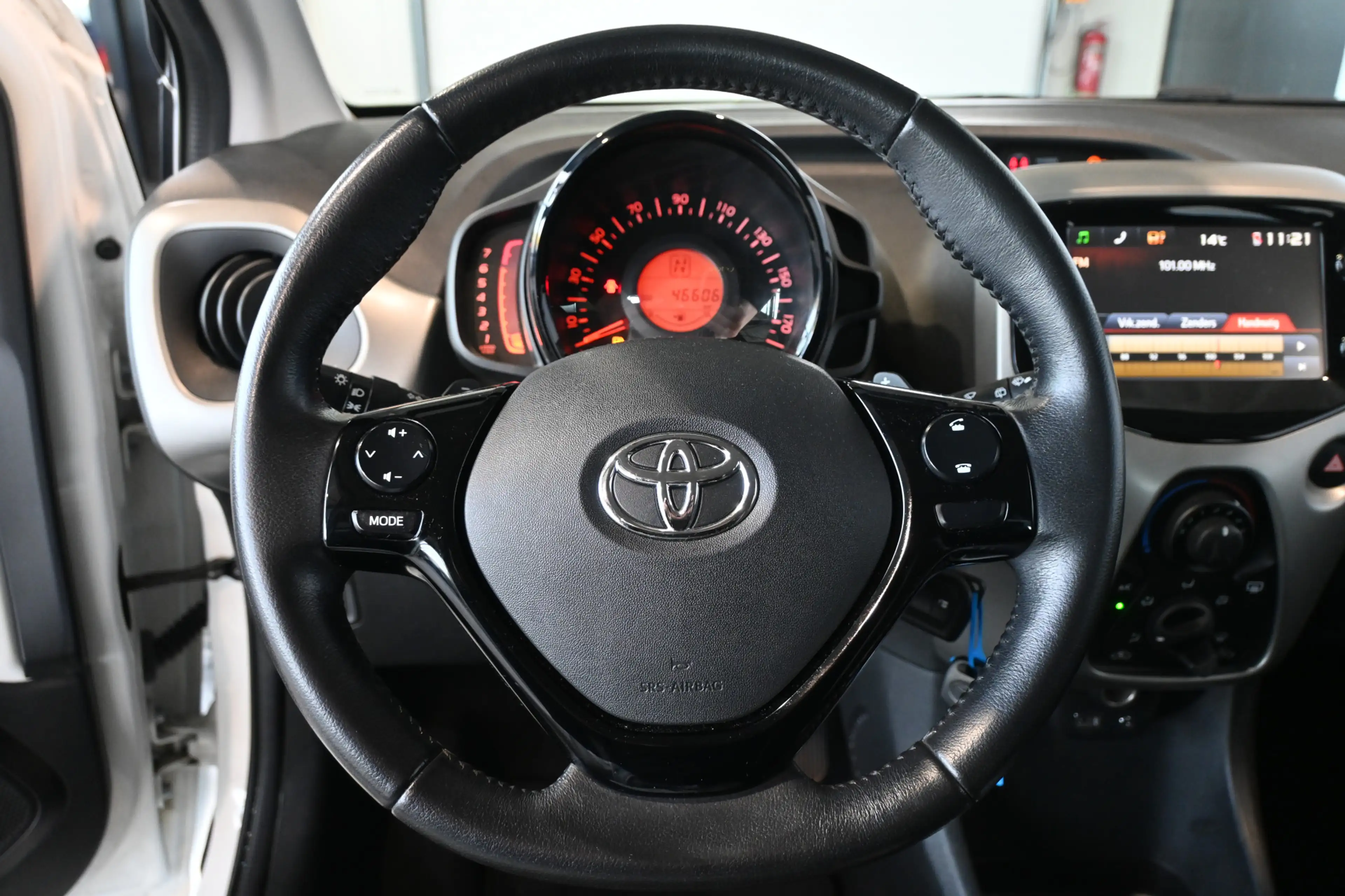 Toyota Aygo 1.0 VVT-i X-Sport Automaat Airco Camera Lichtmetaa — photo 5