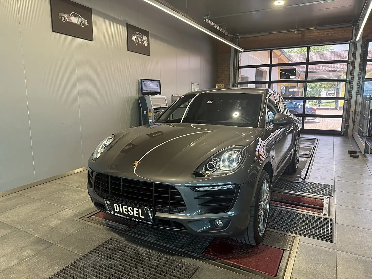 Porsche Macan S 3,0 Diesel ** TOP ** Grau - 2