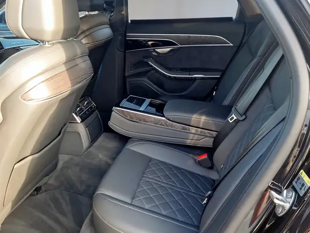 Audi A8 view 10