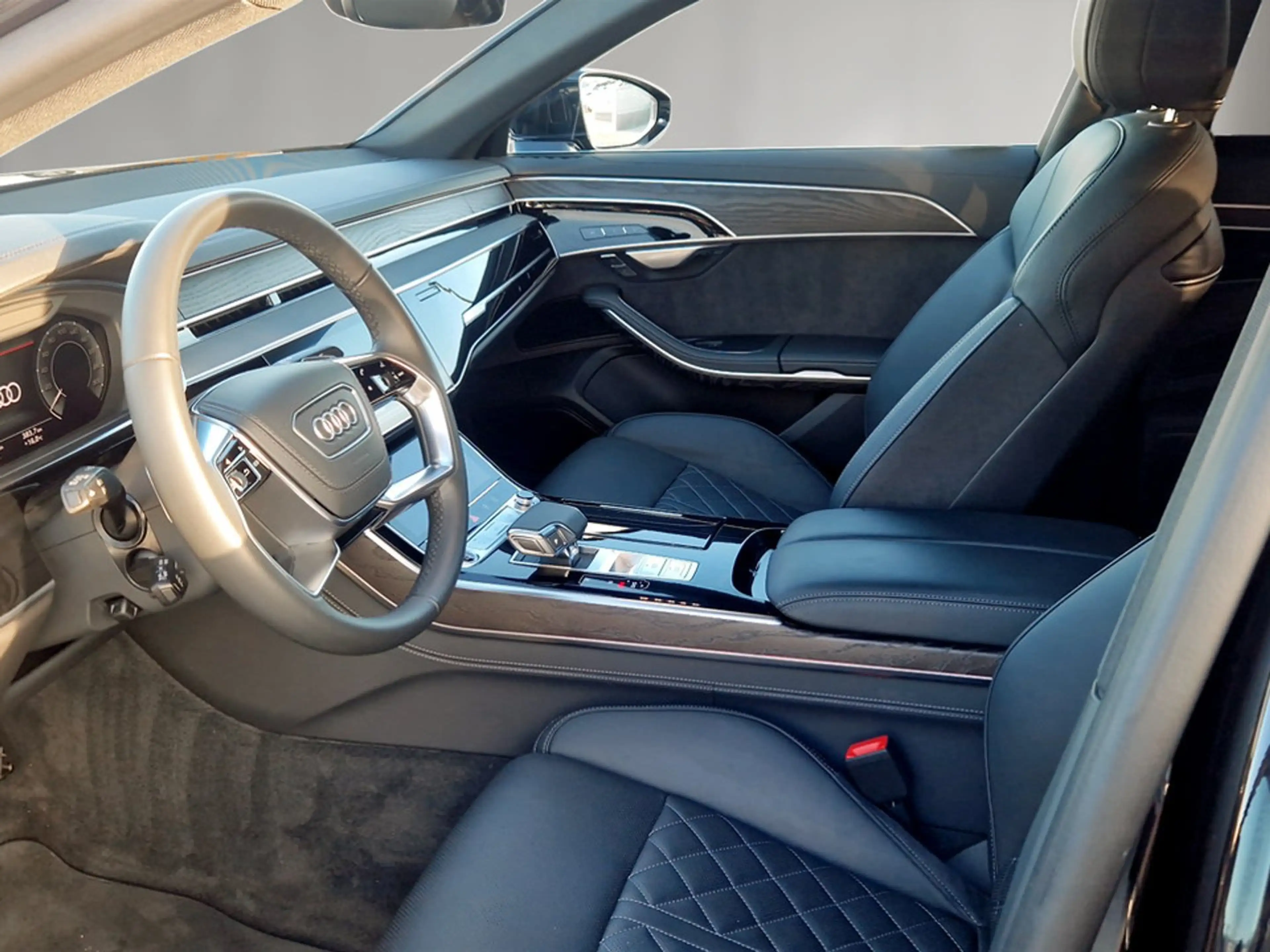 Audi A8 60 TFSI e quattro — photo 8