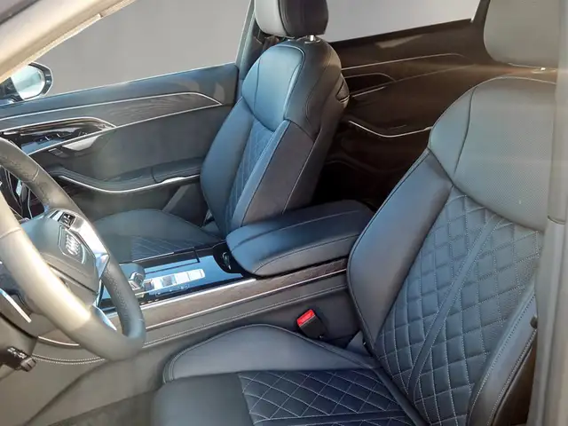 Audi A8 view 9