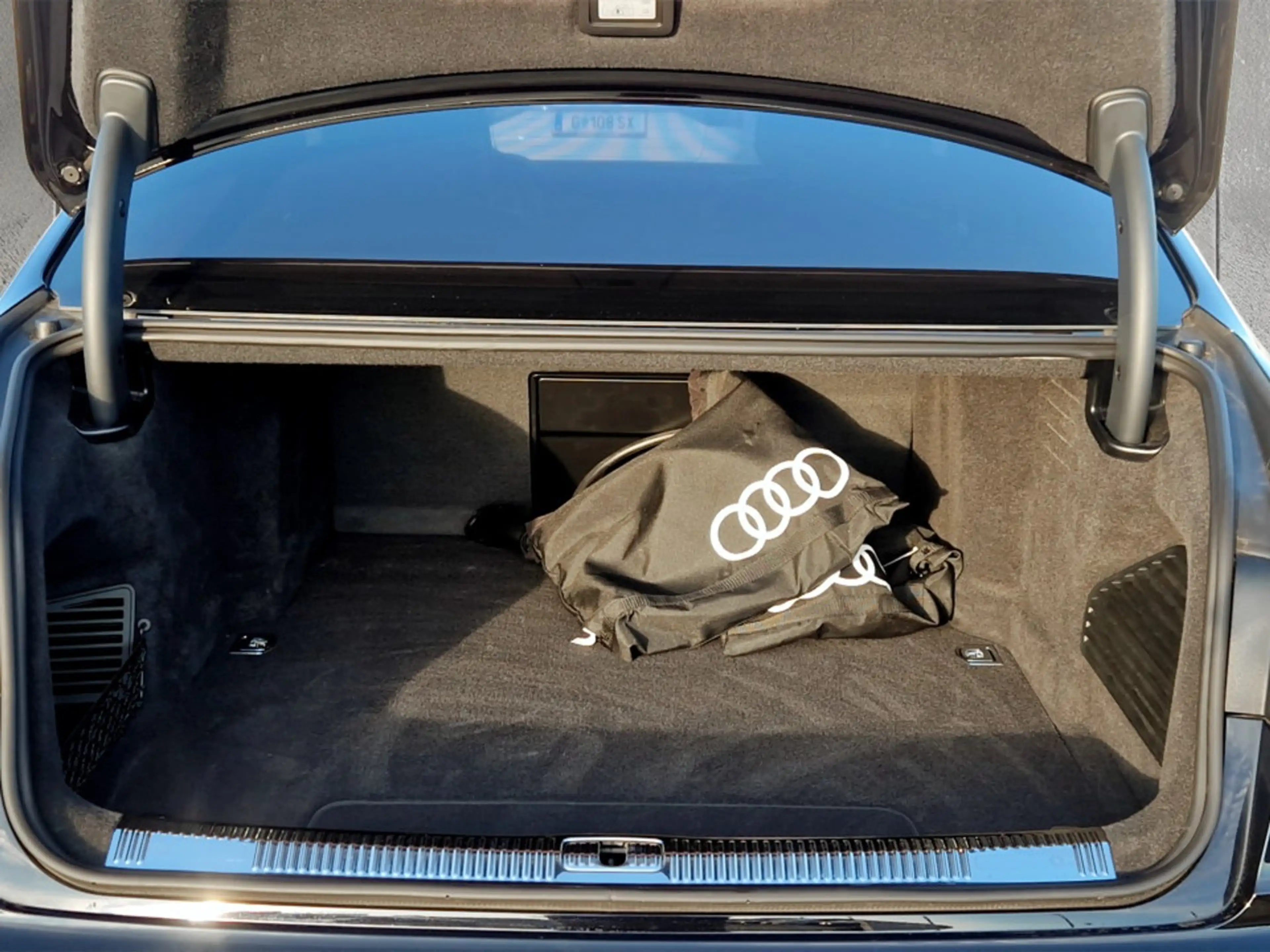 Audi A8 60 TFSI e quattro — photo 14
