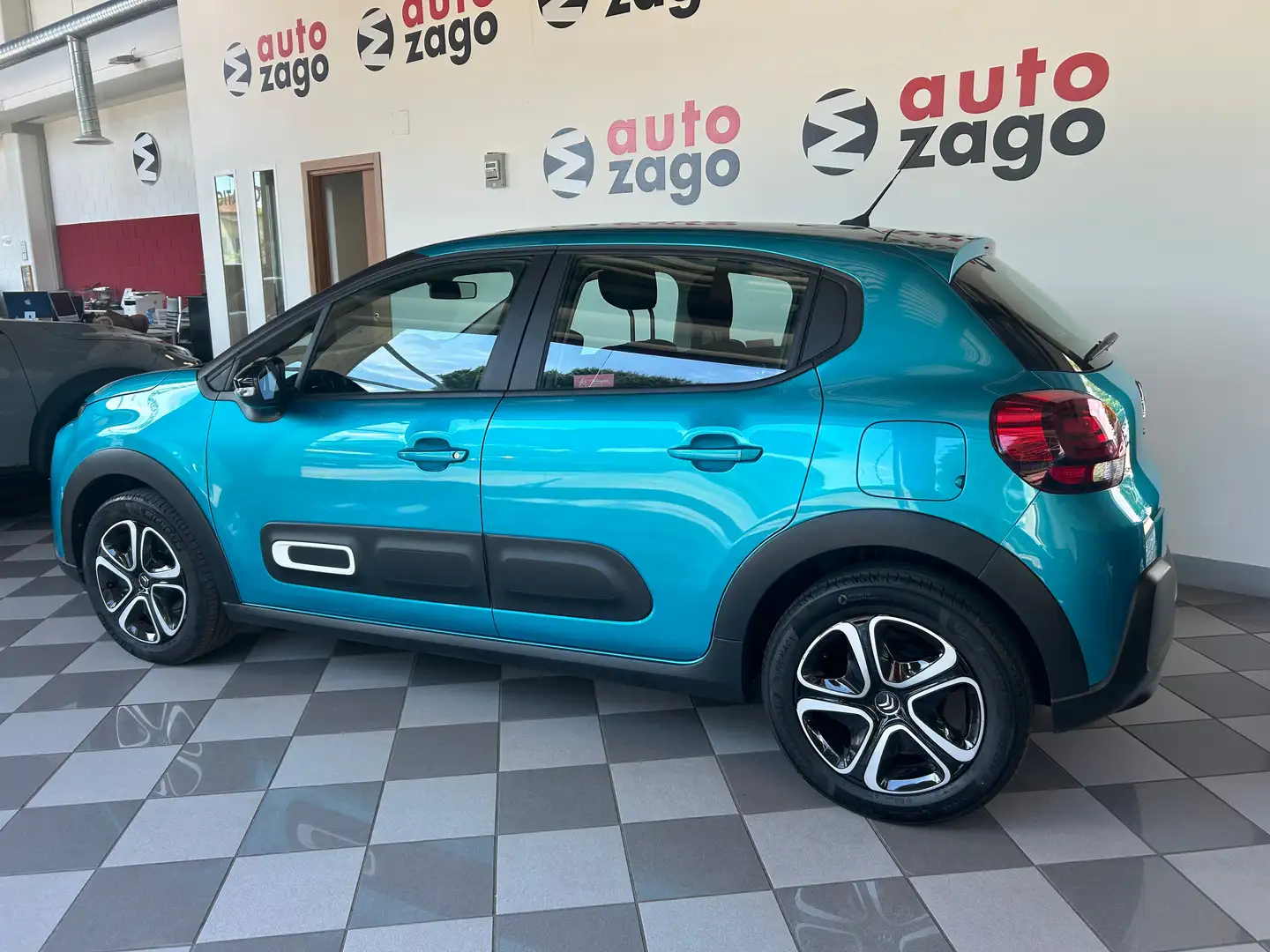 Citroen C3 PureTech 83 CV Shine Blu/Azzurro - 2