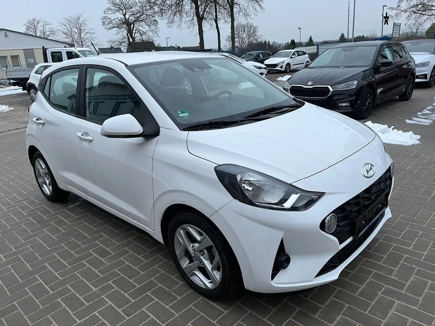 Hyundai i10 1,0*Trend*Navi/Klima/1.Hd/SH/PDC/Temp./Alu Weiß - 2