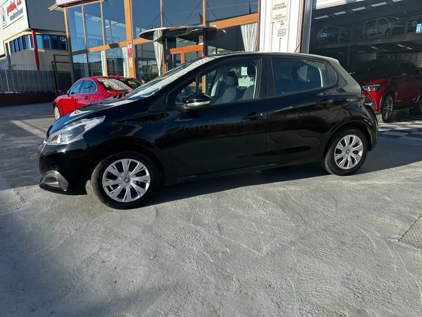 Peugeot 208 1.6 BlueHDi Active 75 Negro - 1