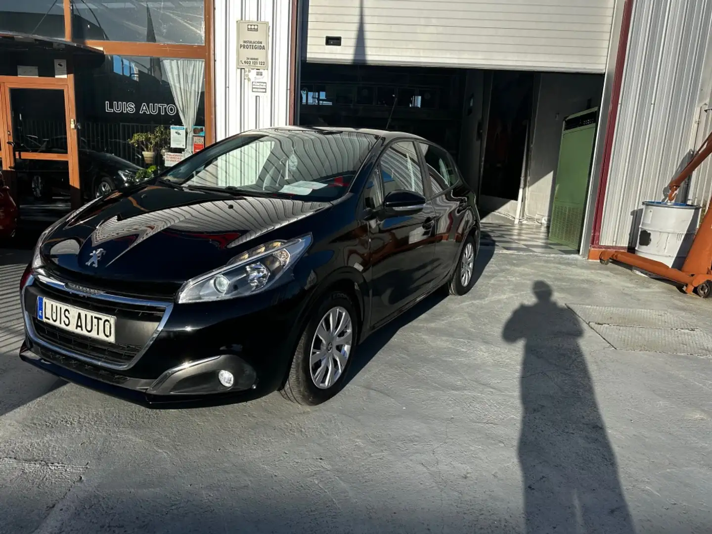 Peugeot 208 1.6 BlueHDi Active 75 Negro - 2