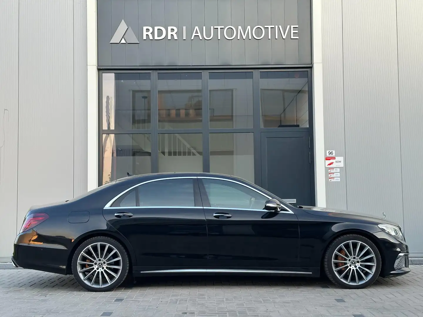 Mercedes-Benz S 350 BLUETEC PRESTIGE PLUS AMG LANG crna - 2