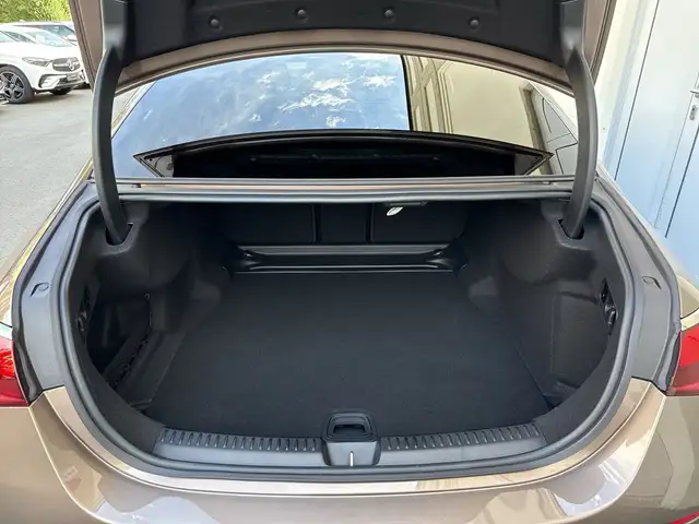 Mercedes-Benz E 200 4MATIC Limousine PTS LED SHZ Ansicht 15