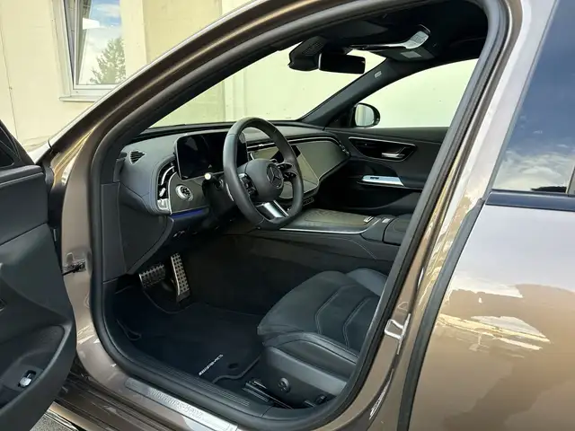 Mercedes-Benz E 200 4MATIC Limousine PTS LED SHZ Ansicht 12