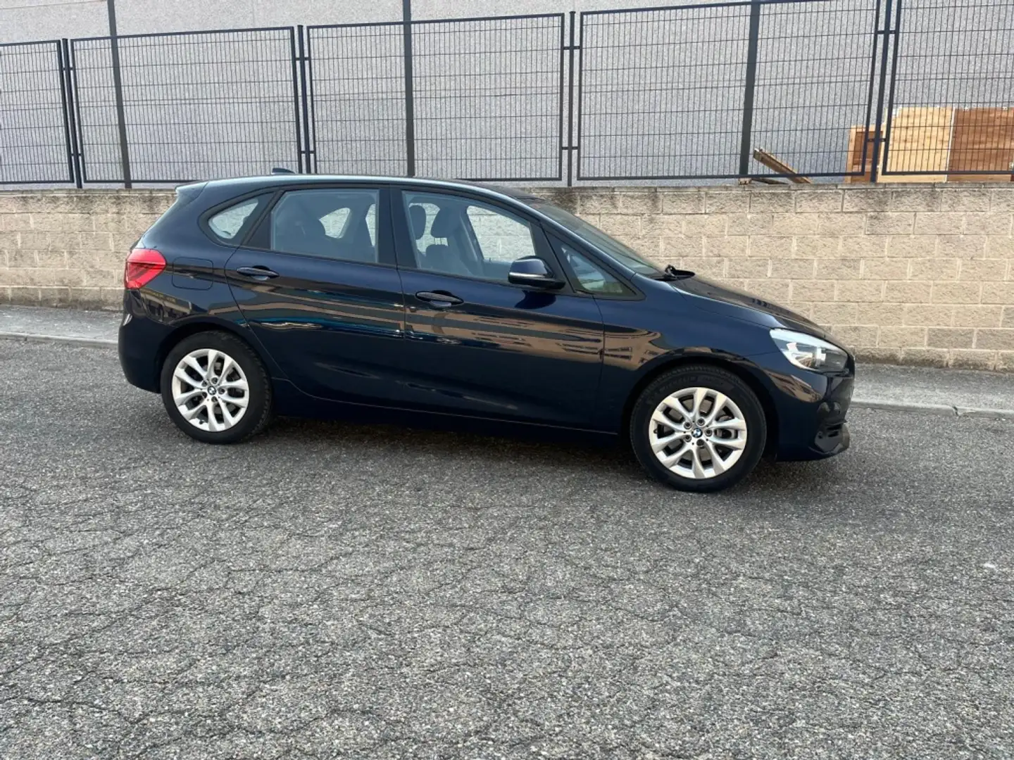 BMW Active Hybrid 5 225xe iPerformance Tourer Business Azul - 2