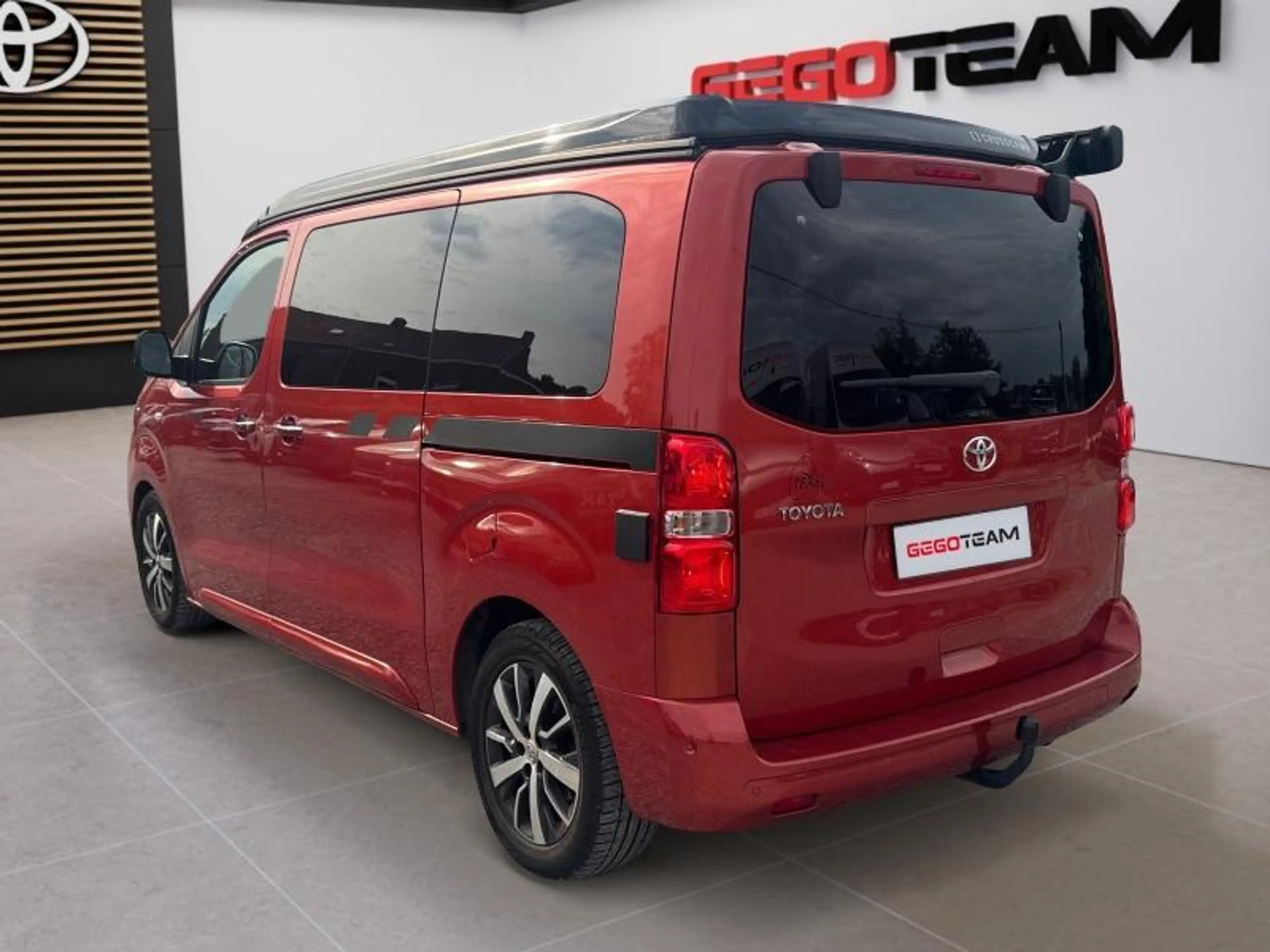 Toyota Verso 2.0D CROSSCAMP — photo 3