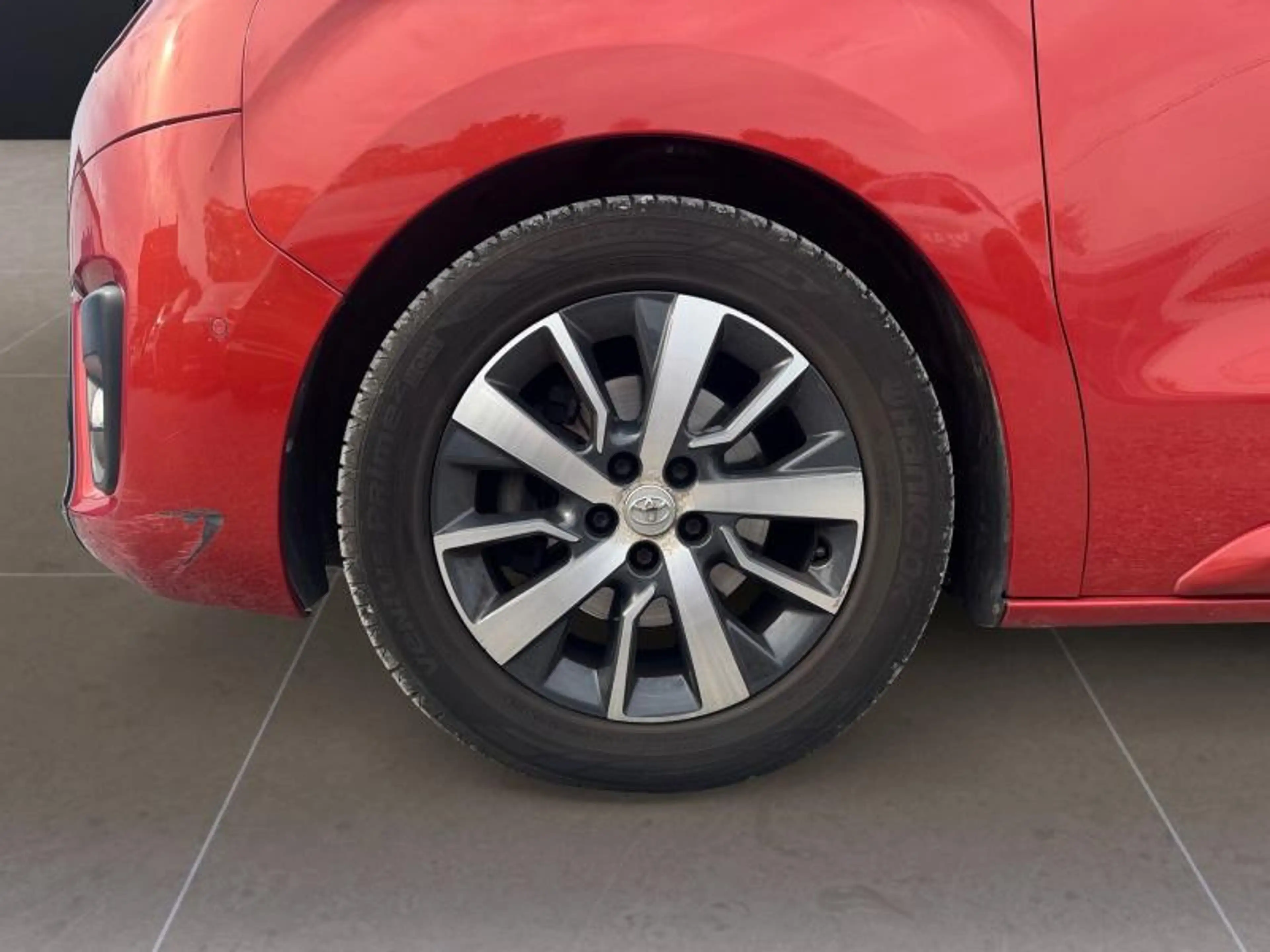 Toyota Verso 2.0D CROSSCAMP — photo 11