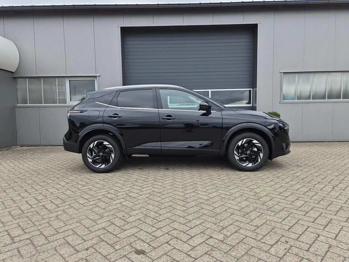 Nissan Qashqai 1.3 DIG-T MHEV 158 PS X-Tronic N-Connecta Teil-... Schwarz - 2