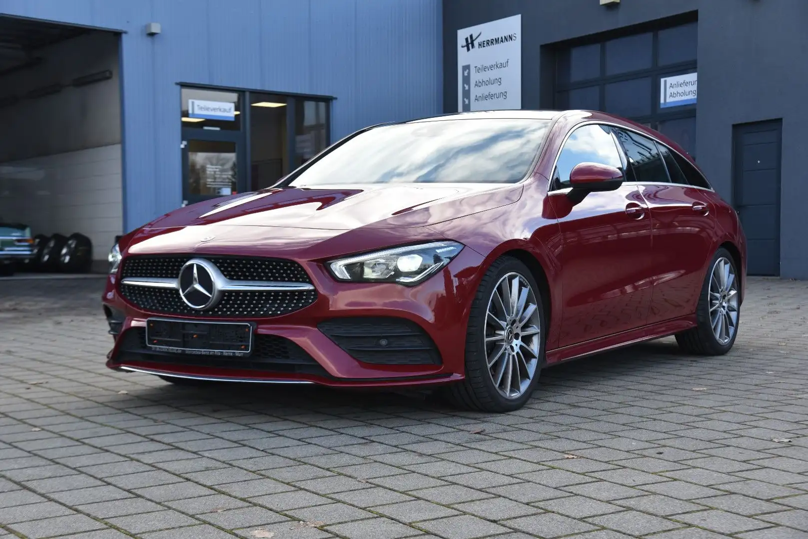 Mercedes-Benz CLA Shooting Brake CLA 220 d Rot - 1