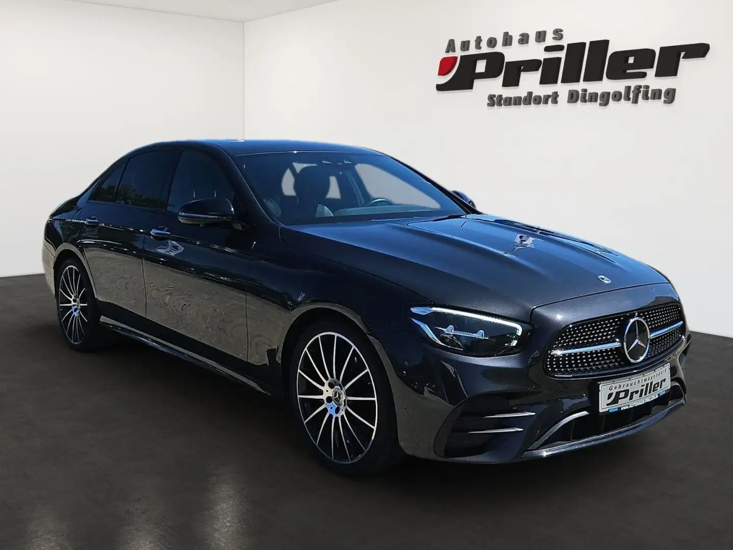 Mercedes-Benz E 220 d Limousine 4Matic AMG Line/AHK/DAB/HUD/LED Grau - 2
