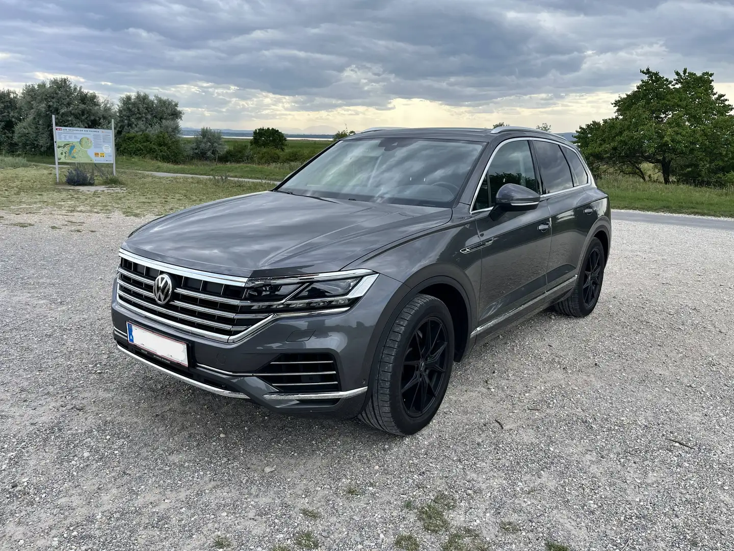 Volkswagen Touareg VW Touareg 4Motion V6 TDI SCR Elegance AUT + PANO + Matrix LED Grau - 2