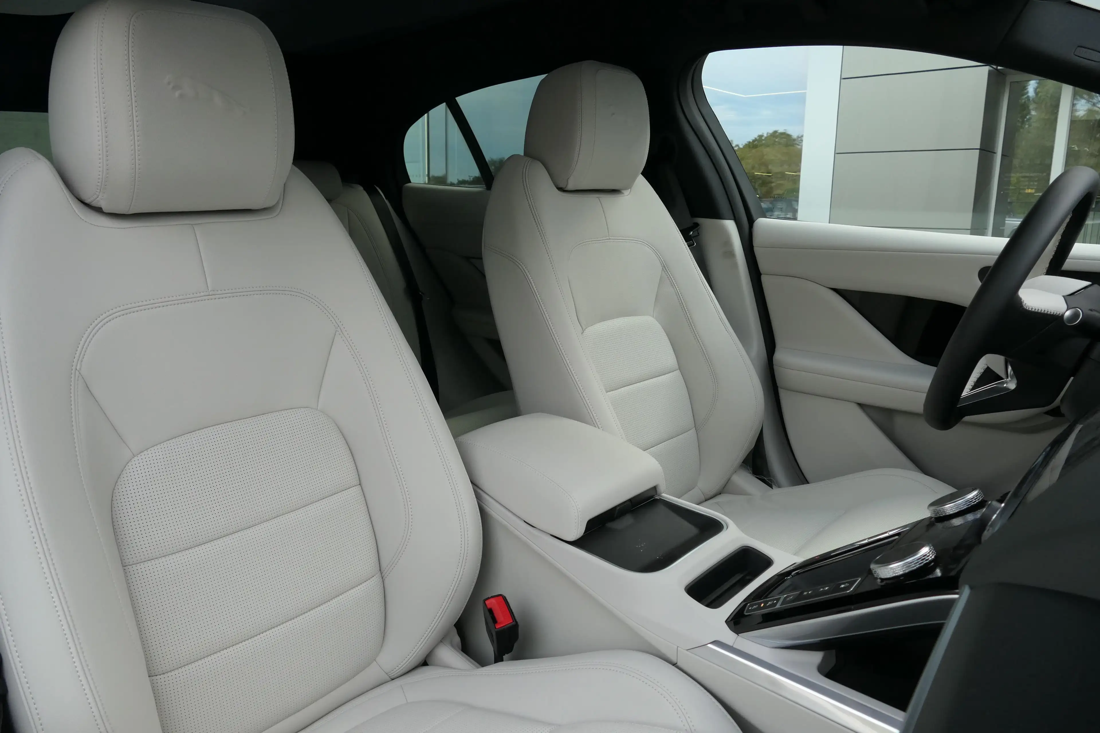 Jaguar I-Pace - I-PACE R-DYNAMIC SE AUT. — photo 14