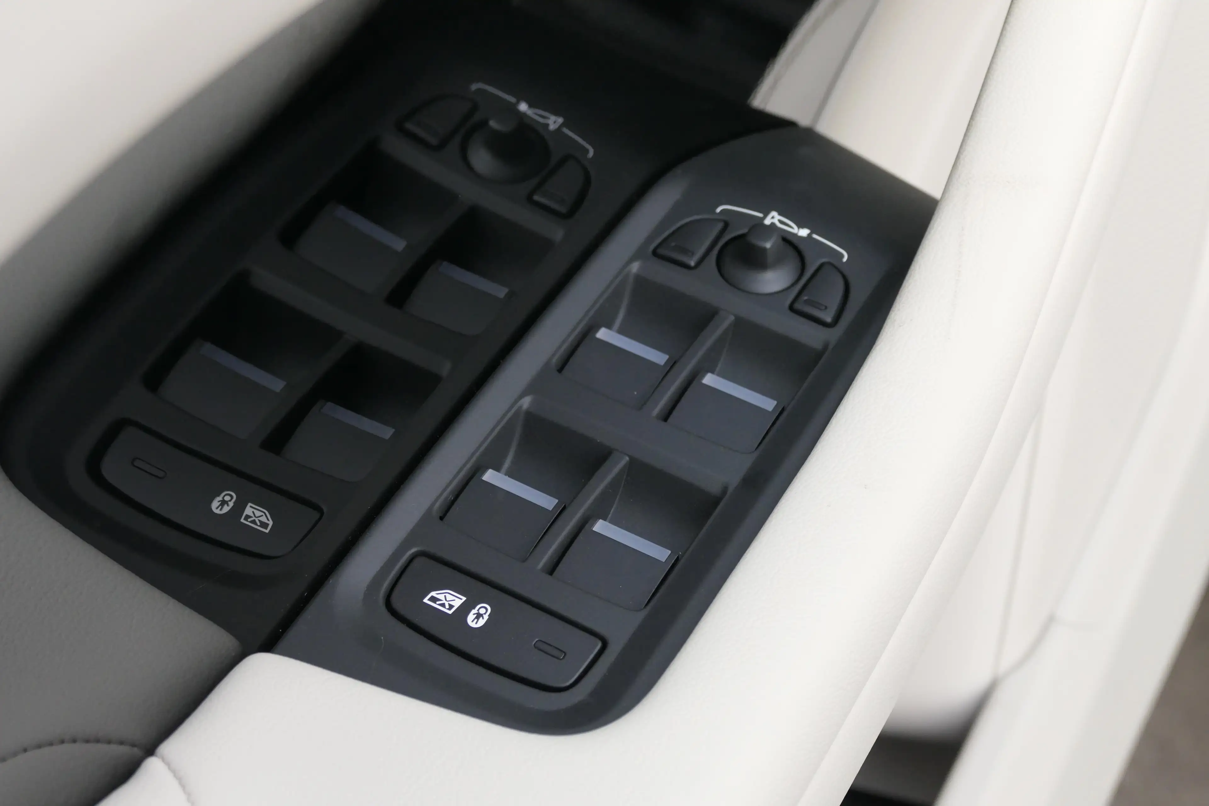 Jaguar I-Pace - I-PACE R-DYNAMIC SE AUT. — photo 8