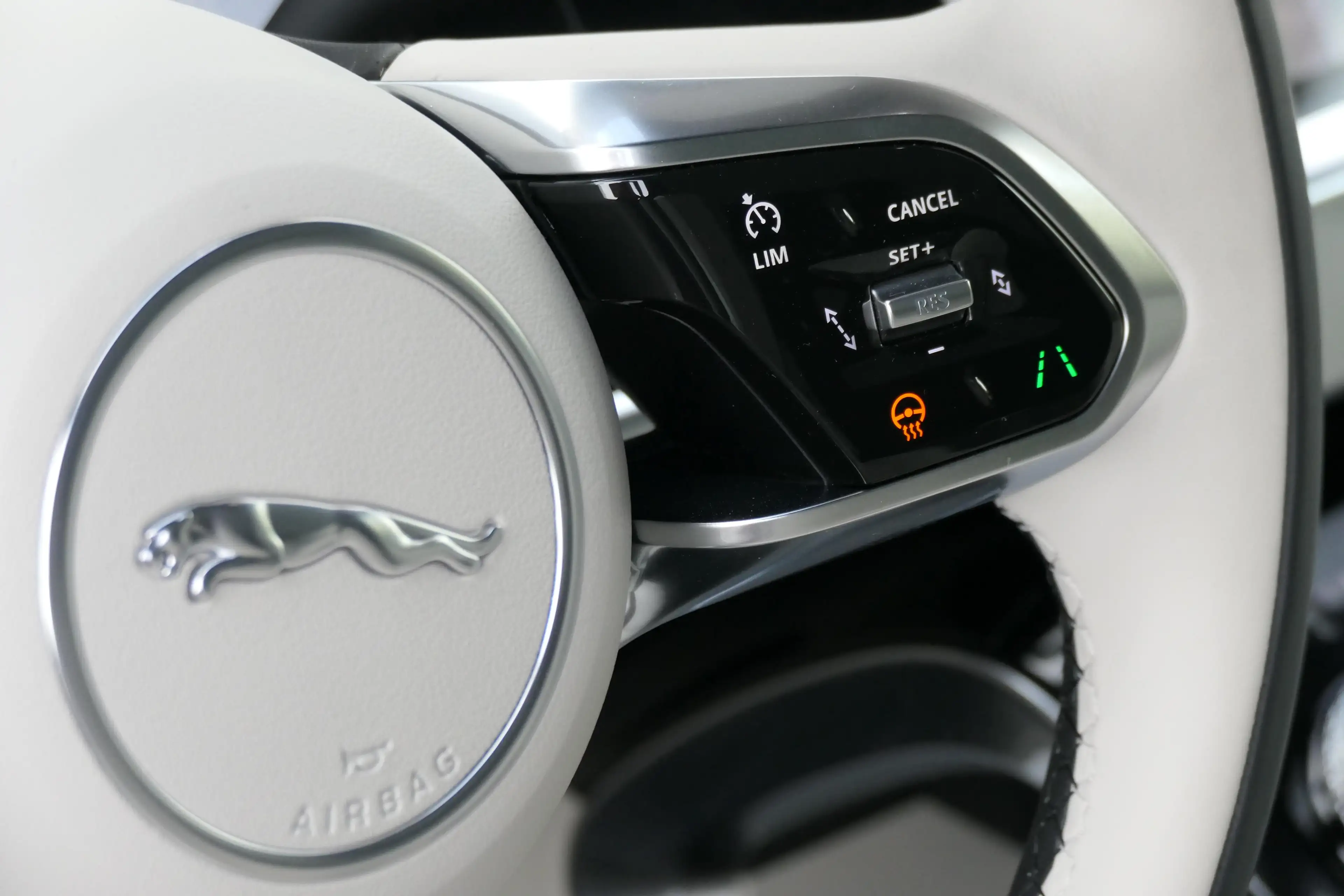 Jaguar I-Pace - I-PACE R-DYNAMIC SE AUT. — photo 12